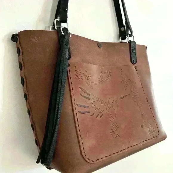 Fidflebug Leather Goods English Tan Leather Tote Hummingbird - Picture 4 of 7